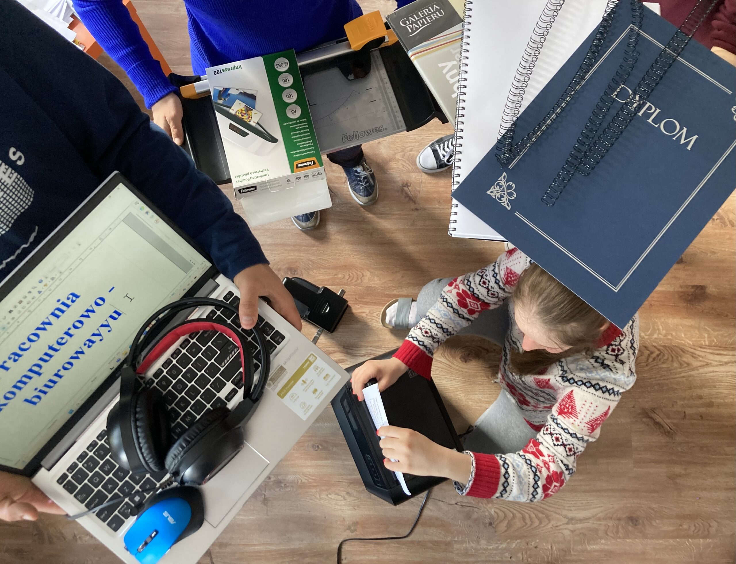 Zdjęcie wizytówkowe pracowni komputerowo-biurowej